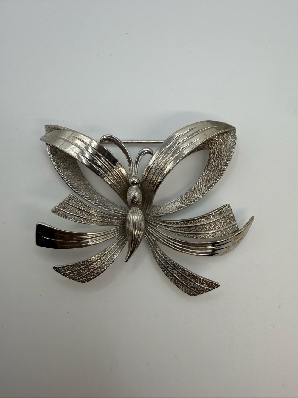 Vintage Giovanni Signed Silver Tone Bow Ribbon Brooch Textured Statement Pin